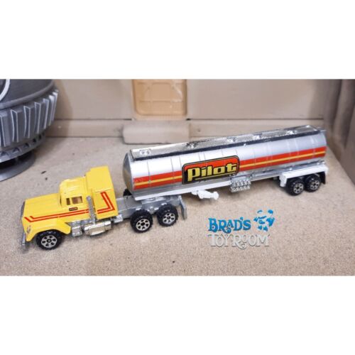 1/87 HO Scale Road Champs Pilot Mack Semi Truck Tractor Fuel Gas Tanke