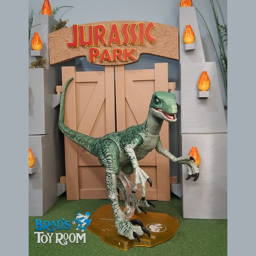 Jurassic World Amber Collection Velociraptor Delta 6-in Collectible Di