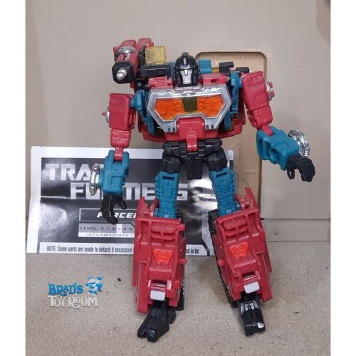 PERCEPTOR Transformers Reveal the Shield Deluxe Class