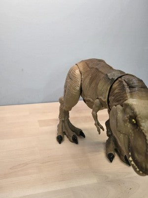 Jurassic World Legacy Collection Extreme Chompin Tyrannosaurus Rex 18"